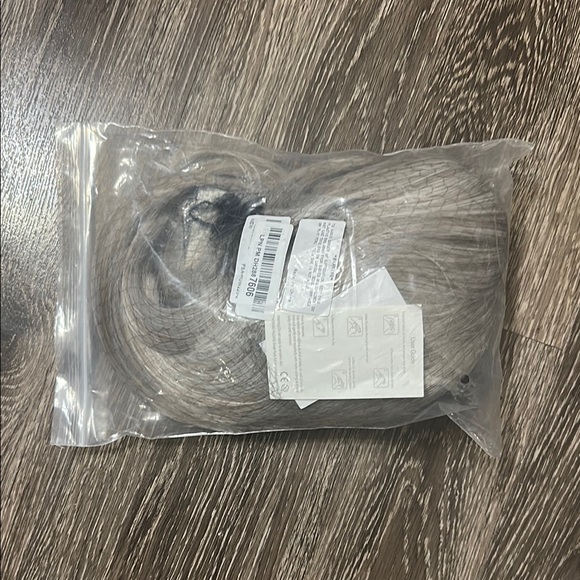 Elegant Silver Gray Women's Wig - Picture 4 of 4